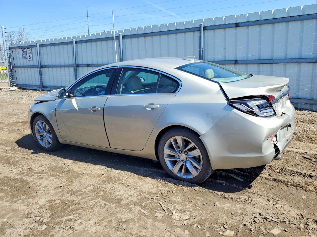 2016 Buick Regal VIN 2G4GS5GX4G9106729 photo 2