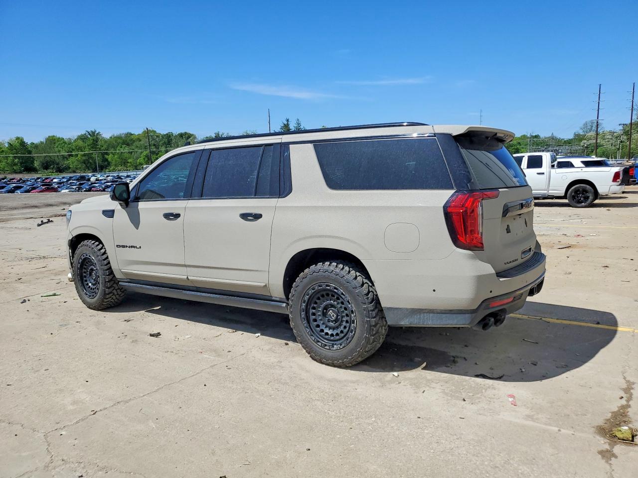 2024 GMC Yukon VIN 1GKS2JKL9RR123373 photo 2