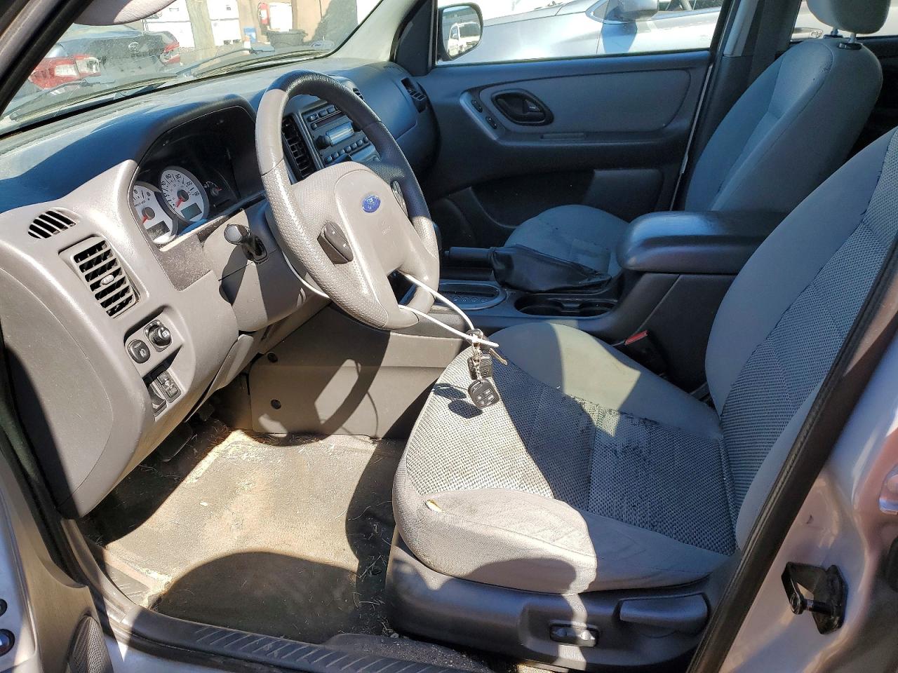 2005 Ford Escape VIN 1FMYU93145KA44025 photo 7