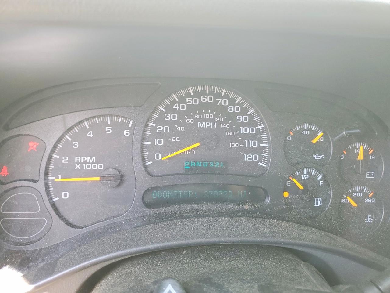 2004 Chevrolet Suburban VIN 1GNEC16Z74J320724 photo 9