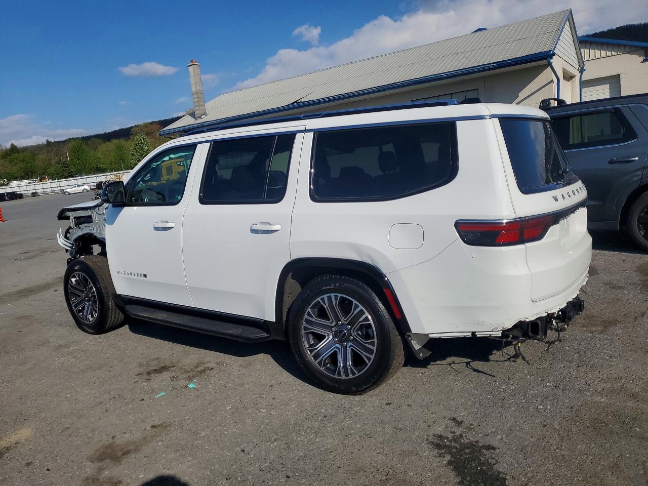 2025 Jeep Wagoneer VIN 1C4SJVBP6SS526590 photo 2