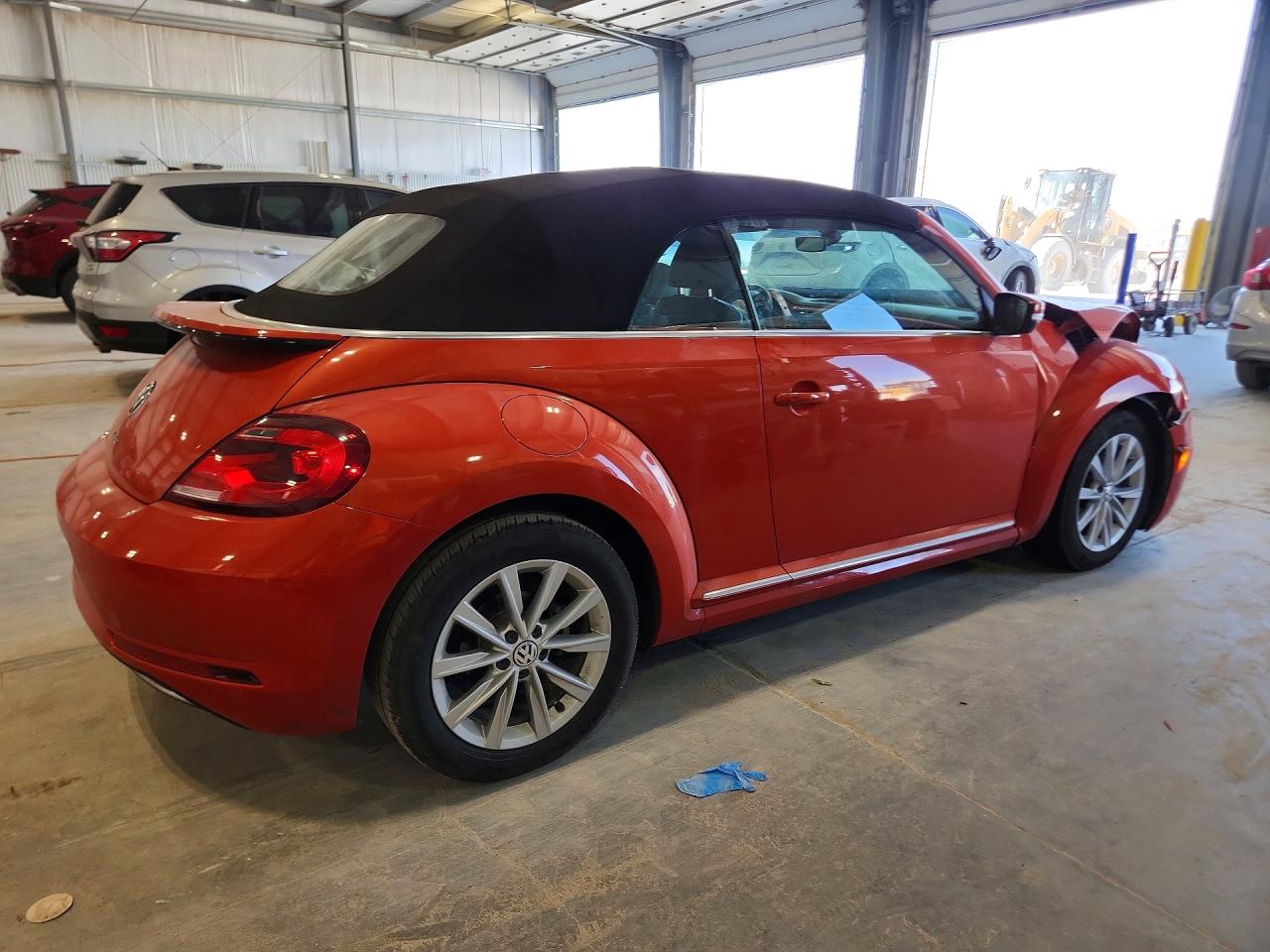 2019 Volkswagen Beetle VIN 3VW5DAAT1KM507057 photo 3