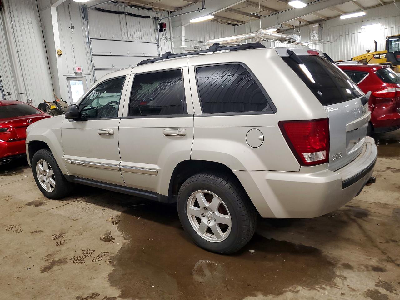 2010 Jeep Cherokee VIN 1J4PR4GK7AC117460 photo 2