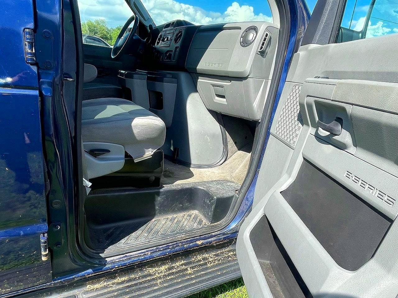 2011 Ford Econoline VIN 1FBNE3BL6BDB17632 photo 5