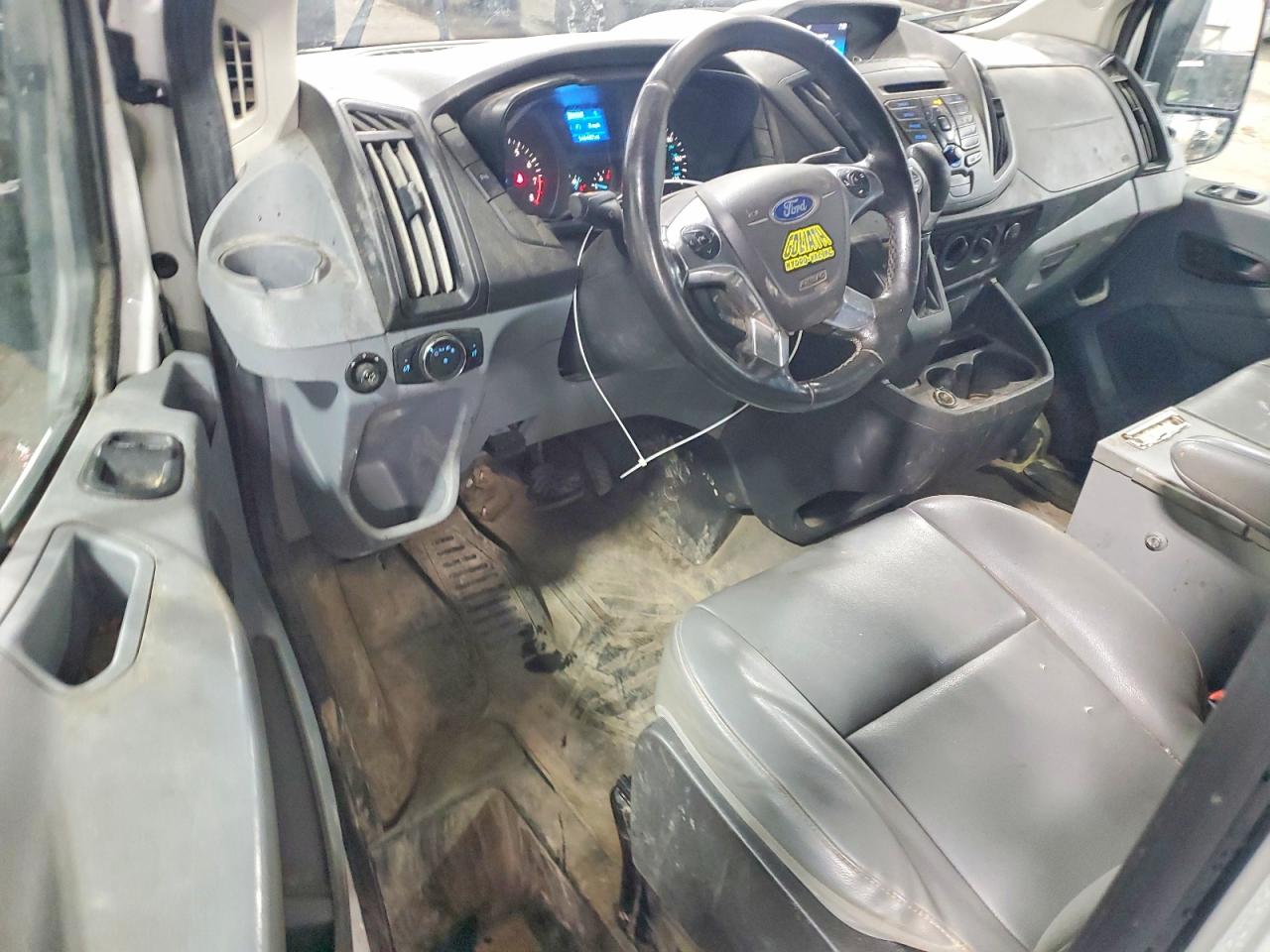 2017 Ford Transit VIN 1FTYR1YM8HKB33224 photo 8