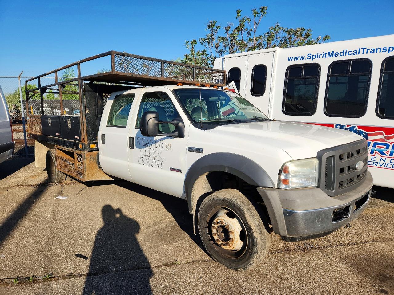 2005 Ford F550 VIN 1FDAW56PX5EC08610 photo 4
