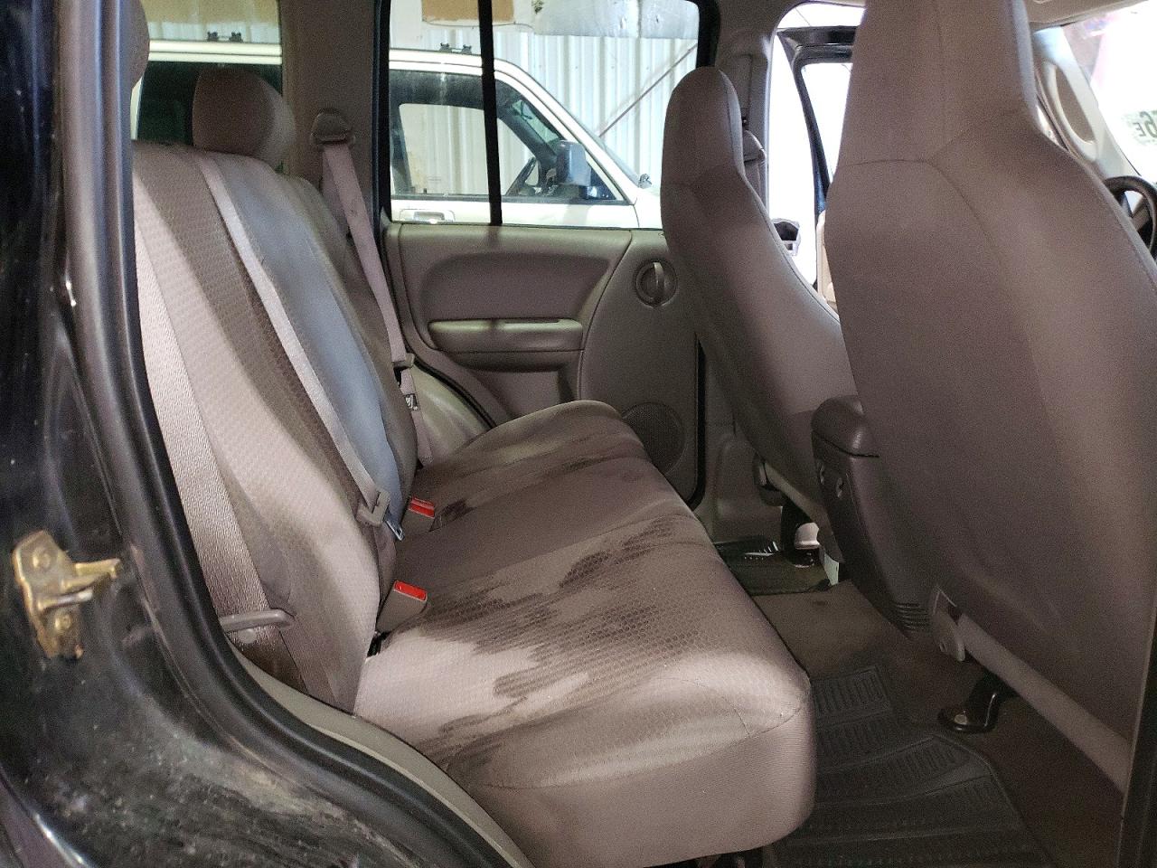 2003 Jeep Liberty VIN 1J4GL48K03W734779 photo 11