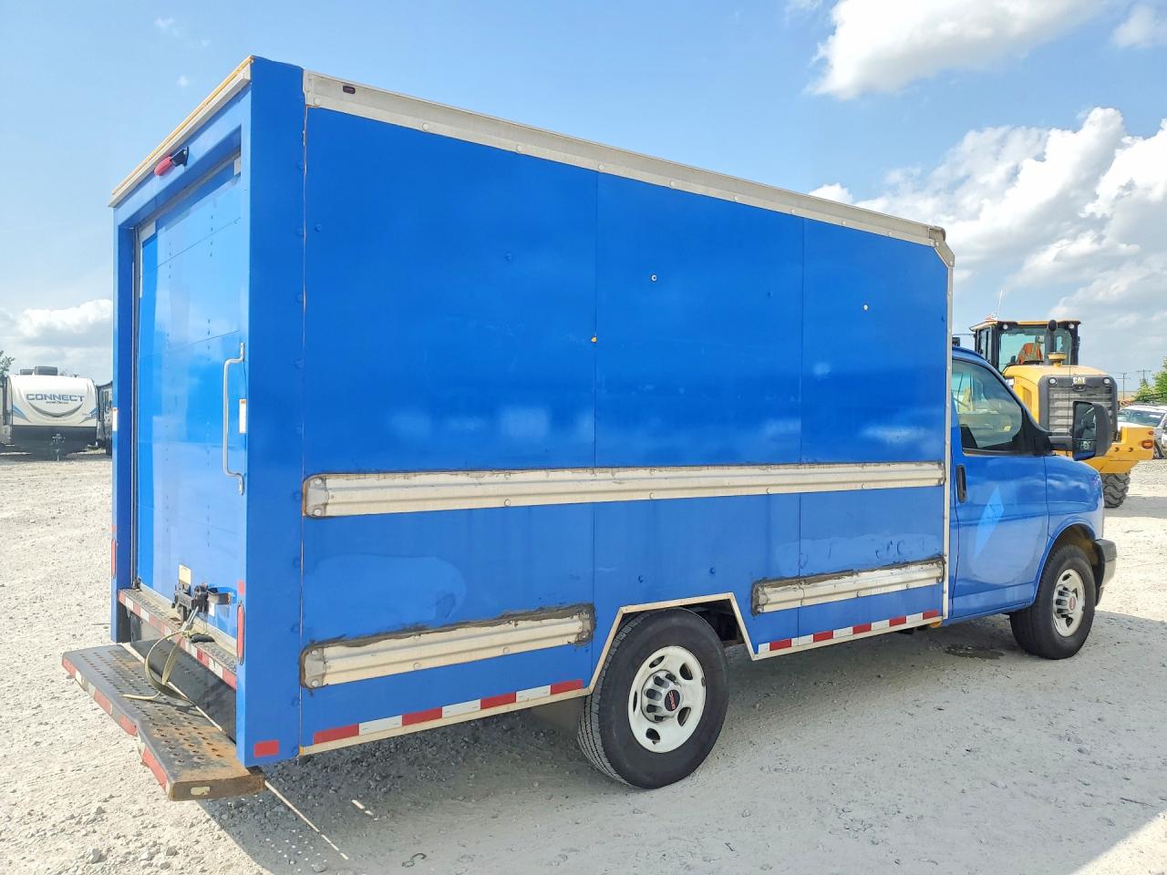 2018 GMC Savana VIN 1GD07RFP1J1901437 photo 3