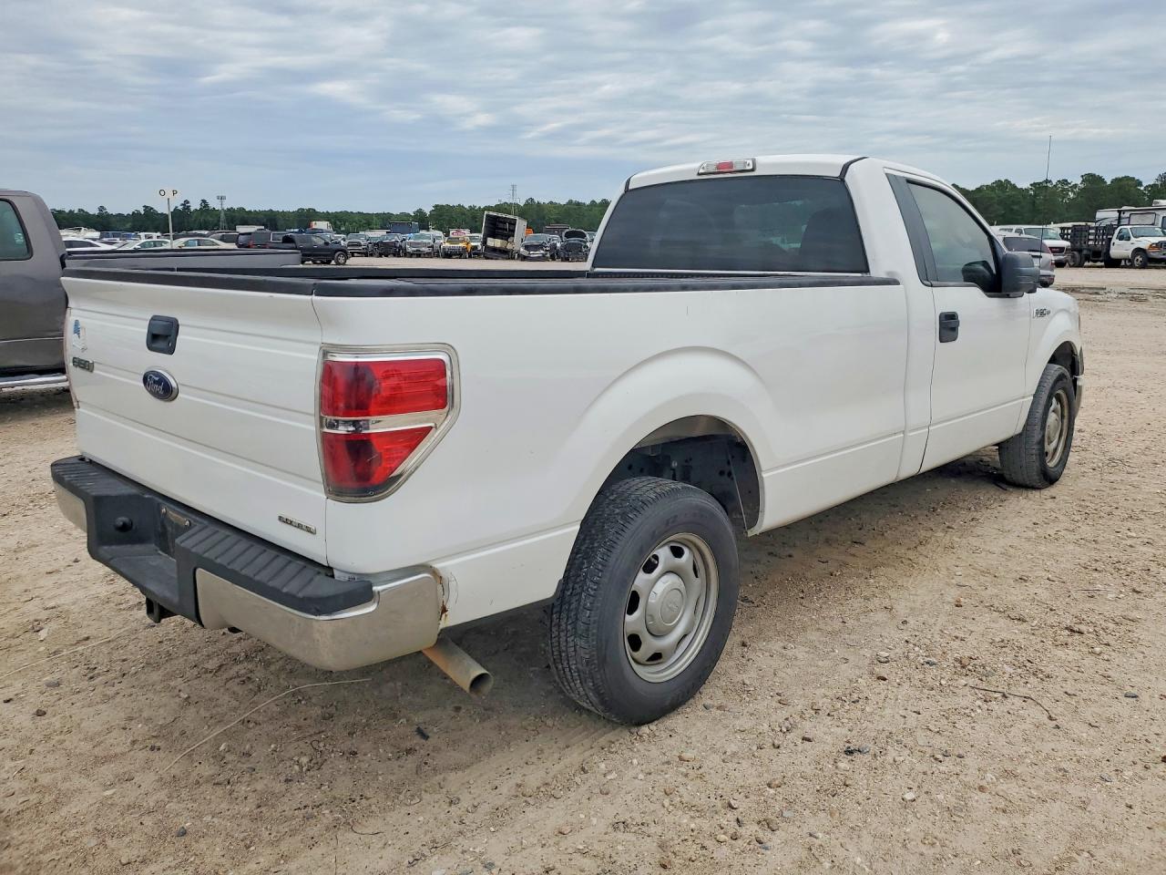 2014 Ford All models VIN 1FTMF1CM1EKD04924 photo 3