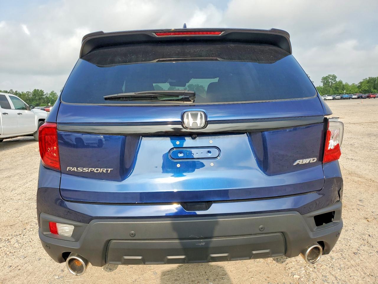 2024 Honda Passport VIN 5FNYF8H56RB012703 photo 6