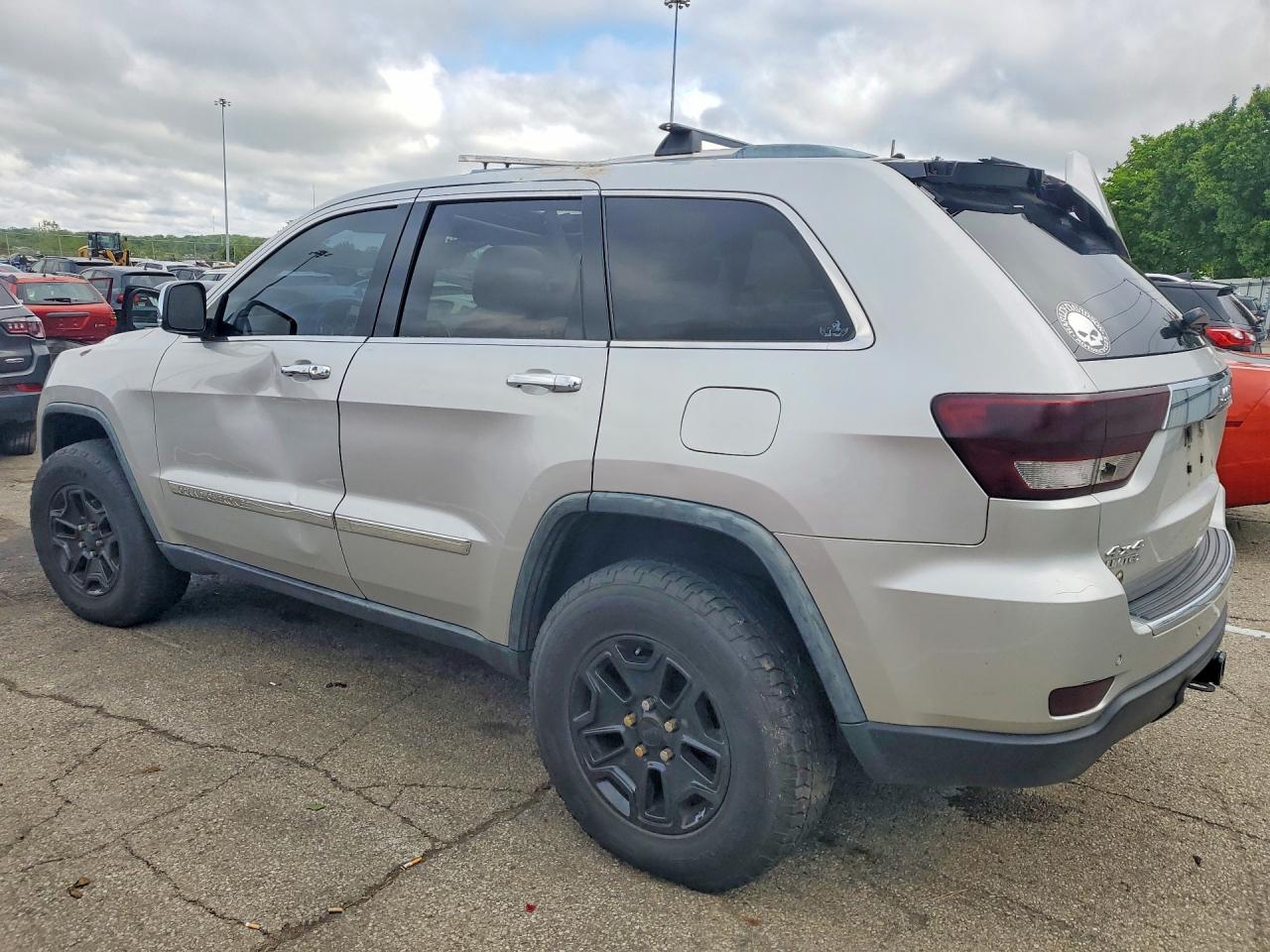2011 Jeep Cherokee VIN 1J4RR5GG2BC619532 photo 2