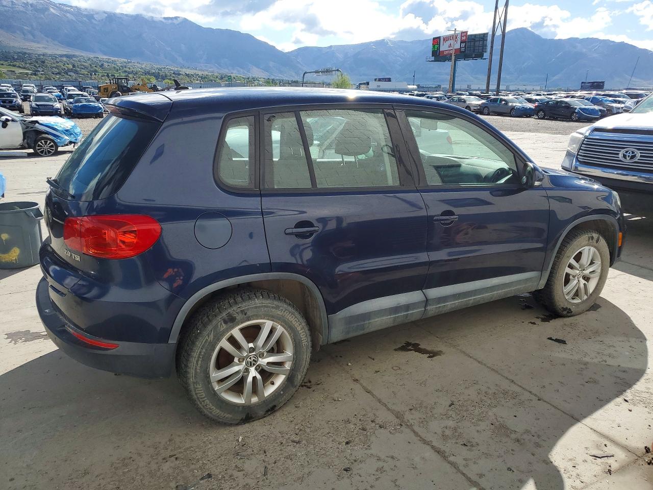 2012 Volkswagen Tiguan VIN WVGAV7AX1CW551464 photo 3