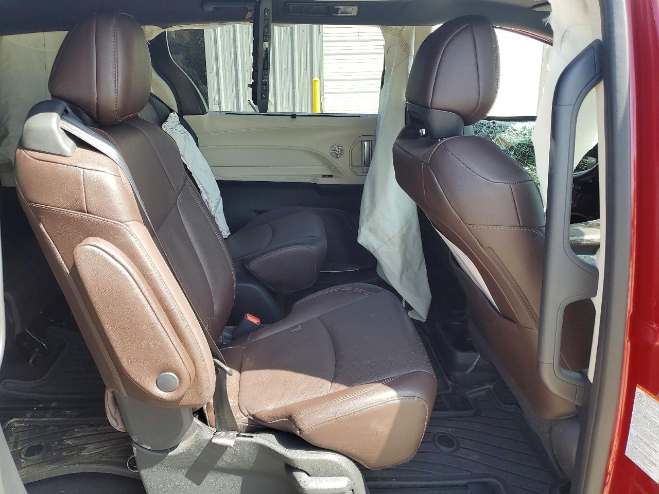 2021 Toyota Sienna VIN 5TDESKFC2MS009847 photo 11
