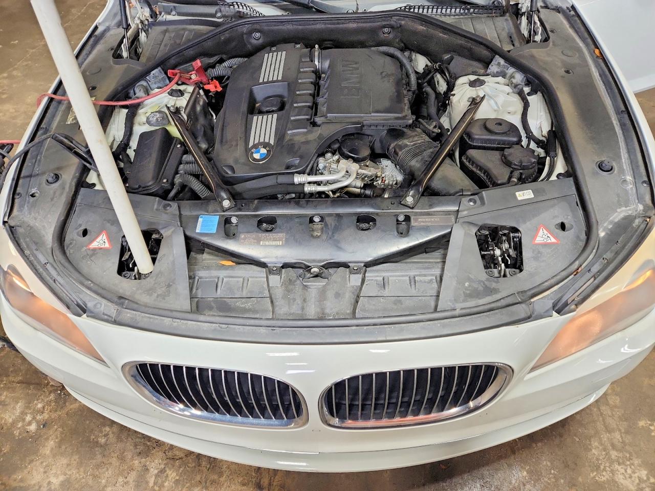 2011 BMW 7 series VIN WBAKB4C55BC573833 photo 11