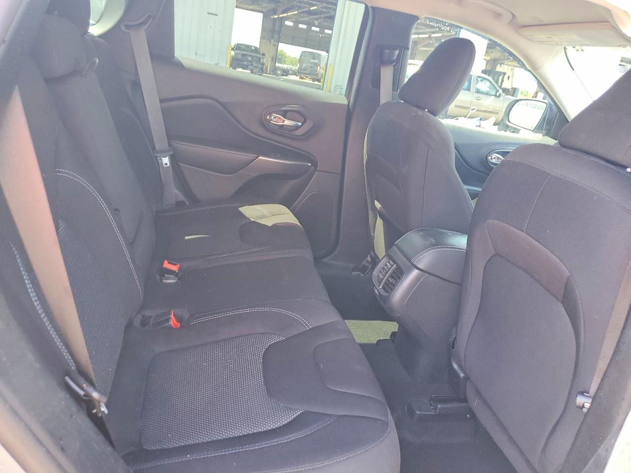 2020 Jeep Cherokee VIN 1C4PJLCB7LD581195 photo 11