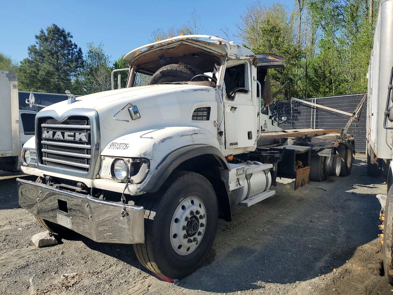 2002 MACK All models VIN 1M2AG11C42M001884 photo 2