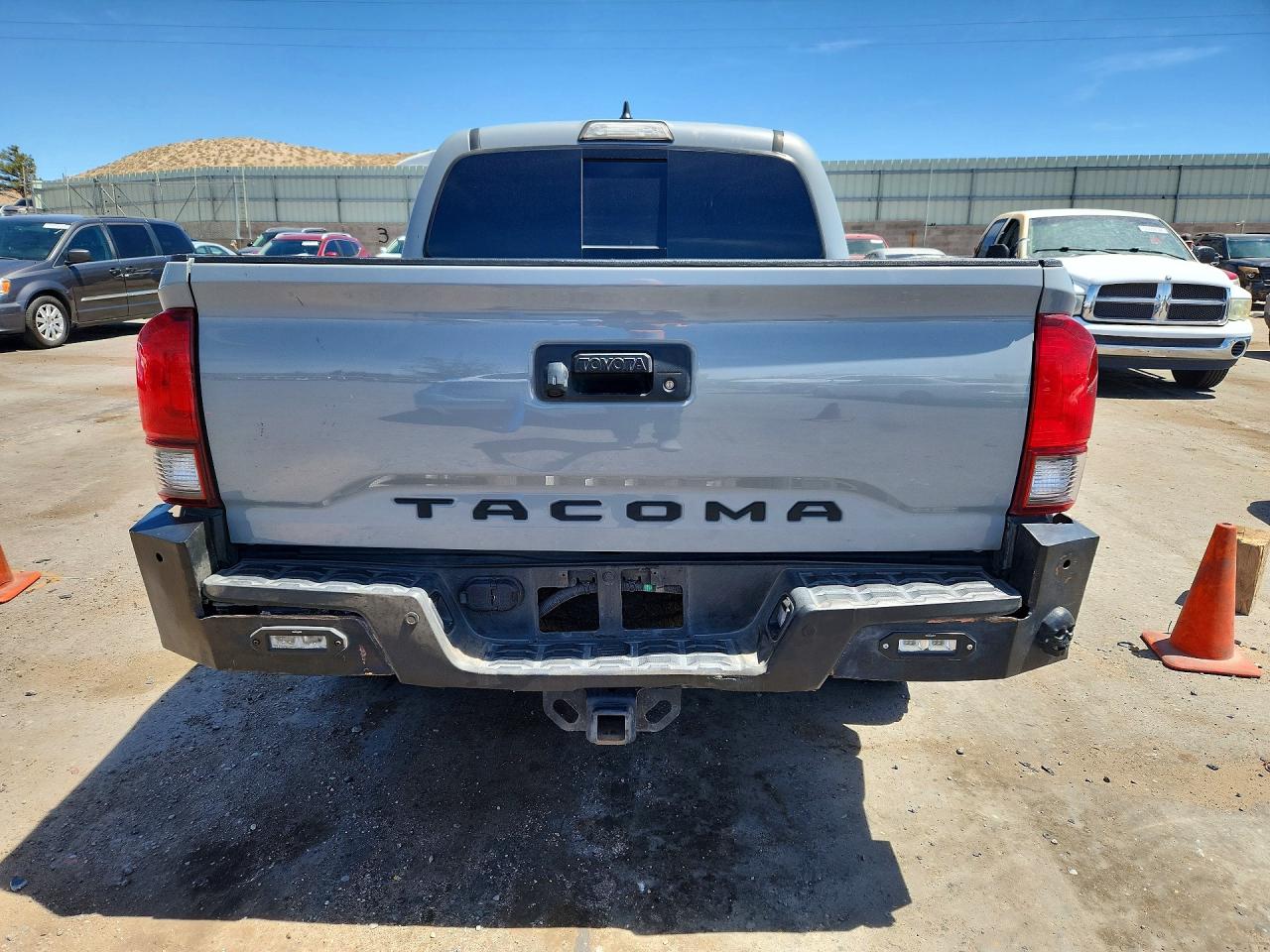 2018 Toyota Tacoma VIN 3TMCZ5AN2JM184642 photo 6