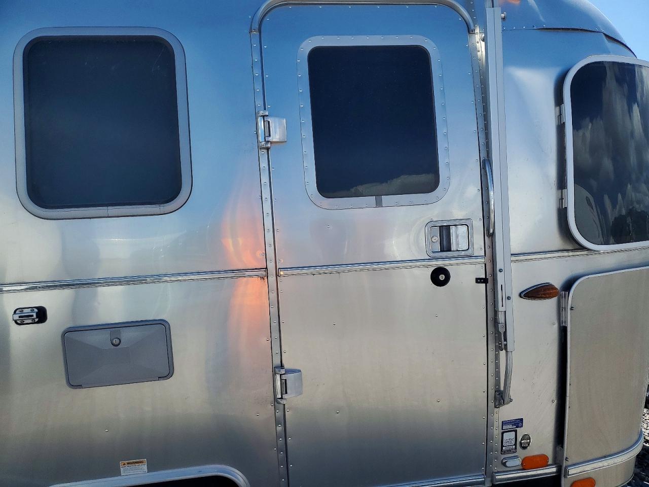 2018 AIRSTREAM Trailer VIN 1STHRAC19JJ540513 photo 6