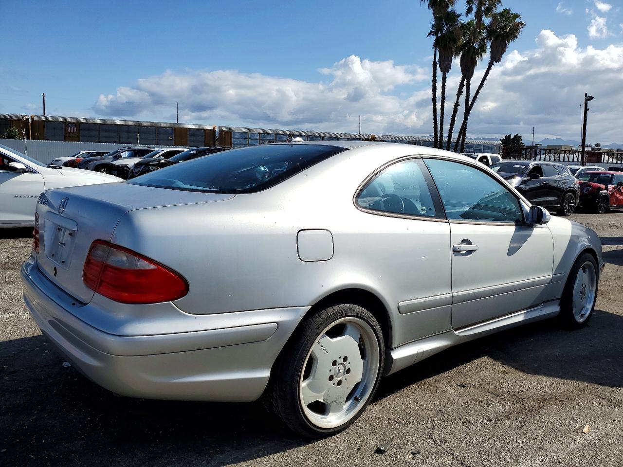 2001 Mercedes-Benz Clk-class VIN WDBLJ70G61T069712 photo 3