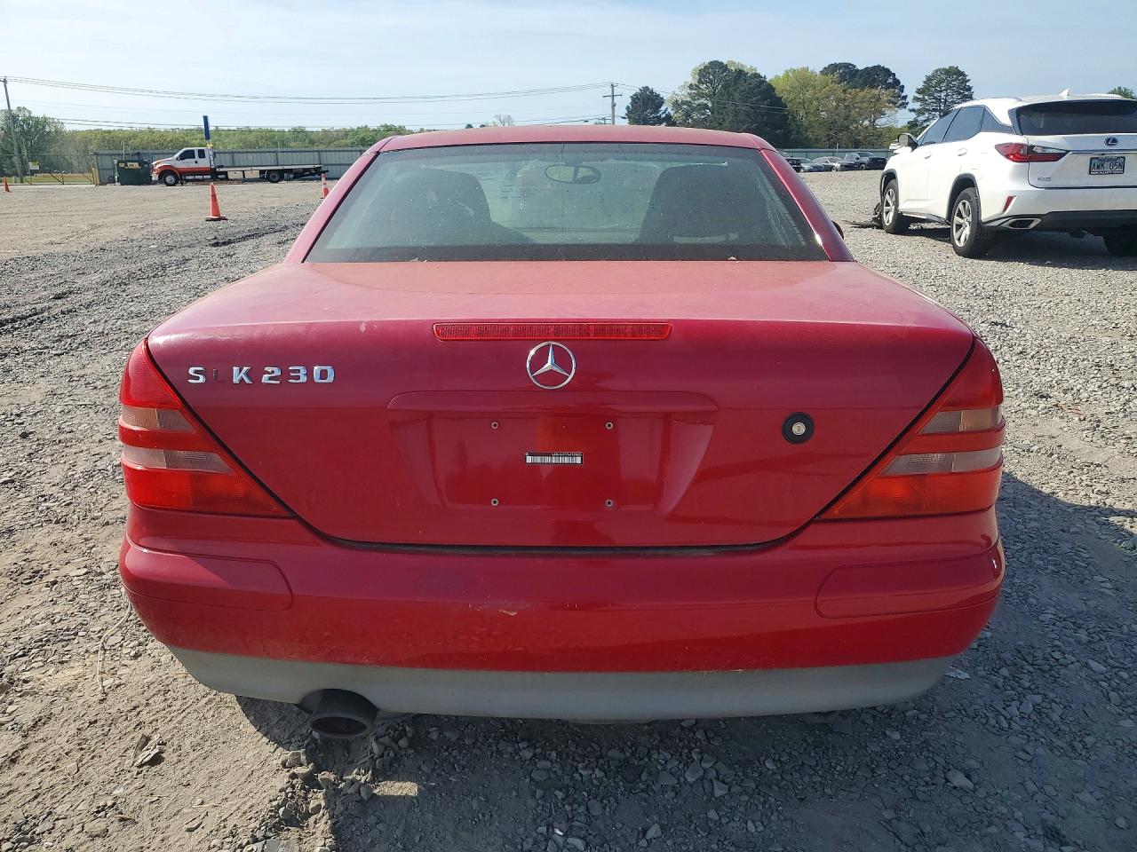 1998 Mercedes-Benz Slk-class VIN WDBKK47F7WF029925 photo 6