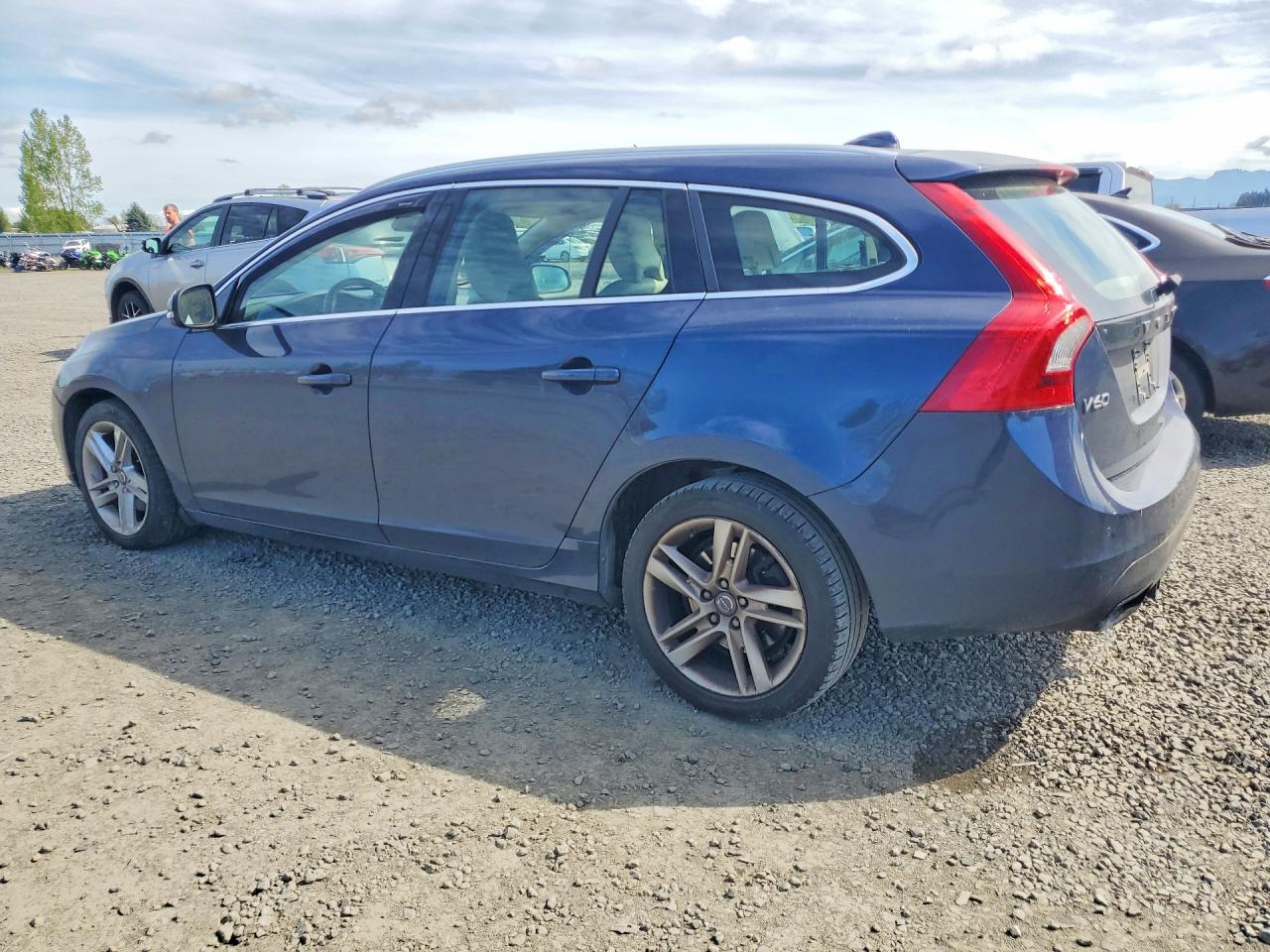 2015 Volvo V60 VIN YV140MEK5F1221979 photo 2