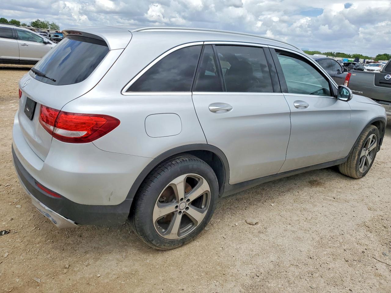 2016 Mercedes-Benz Glc class VIN WDC0G4JB1GF106154 photo 3