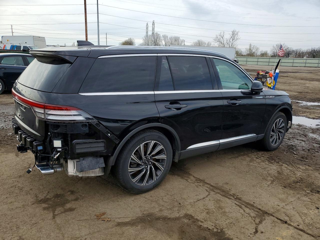 2025 Lincoln Aviator VIN 5LM5J6XC8SGL00233 photo 3