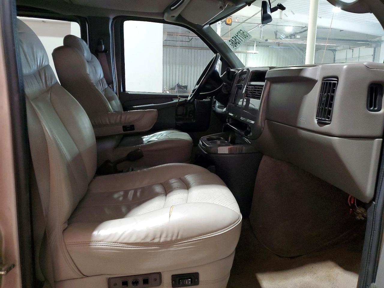 2007 Chevrolet Express VIN 1GBFG15T071113308 photo 7