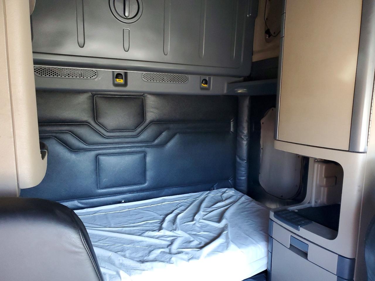 2016 FREIGHTLINER All other VIN 3AKJGLD55GSGN4069 photo 6