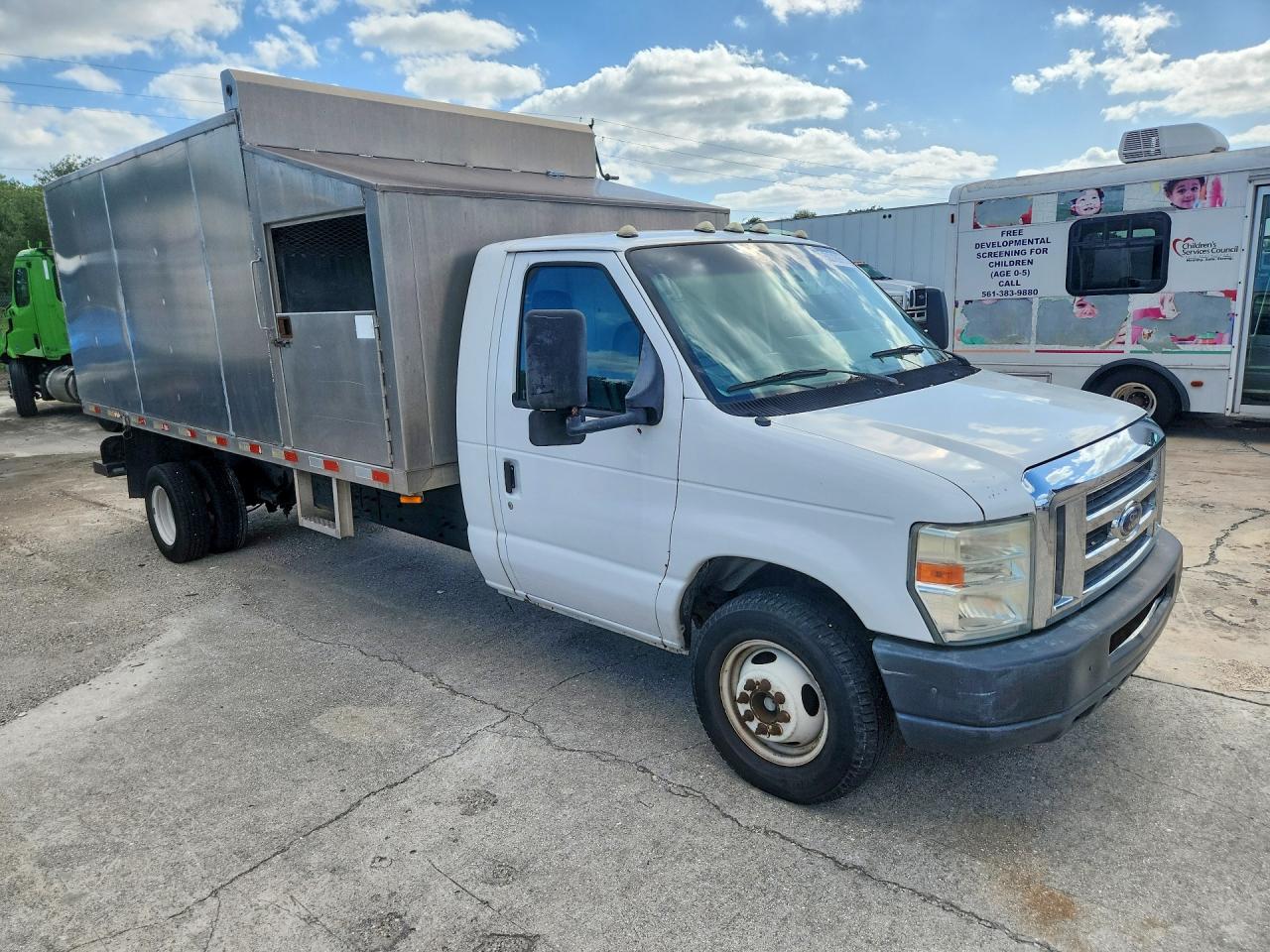 2011 Ford Econoline VIN 1FDXE4FS8BDA96693 photo 4