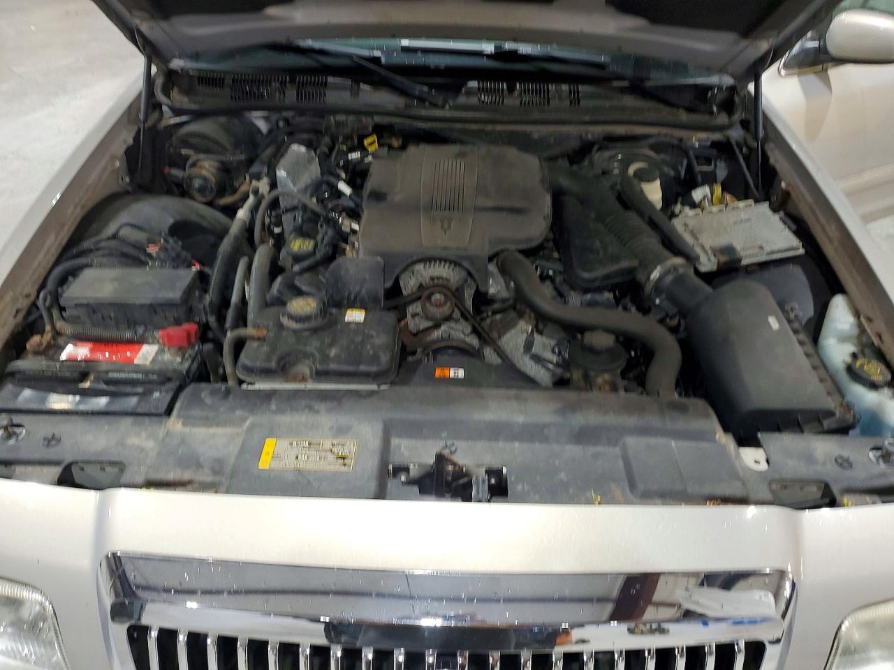 2010 Mercury Grmarquis VIN 2MEBM7FV0AX627646 photo 11