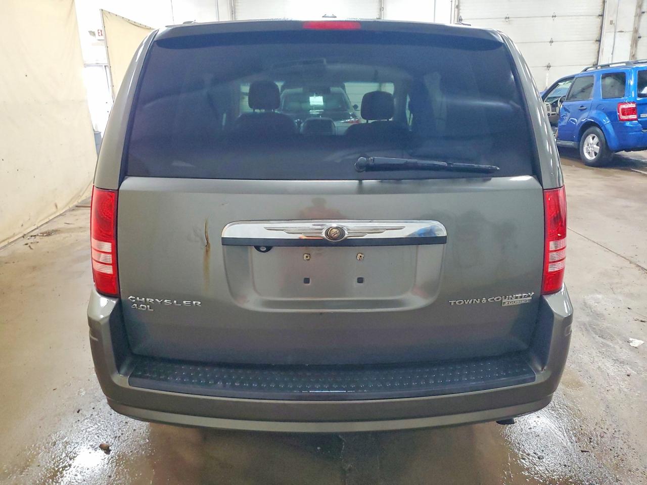 2010 Chrysler Minivan VIN 2A4RR8DXXAR320947 photo 6