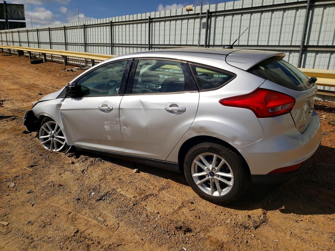 2015 Ford Focus VIN 1FADP3K24FL282329 photo 2