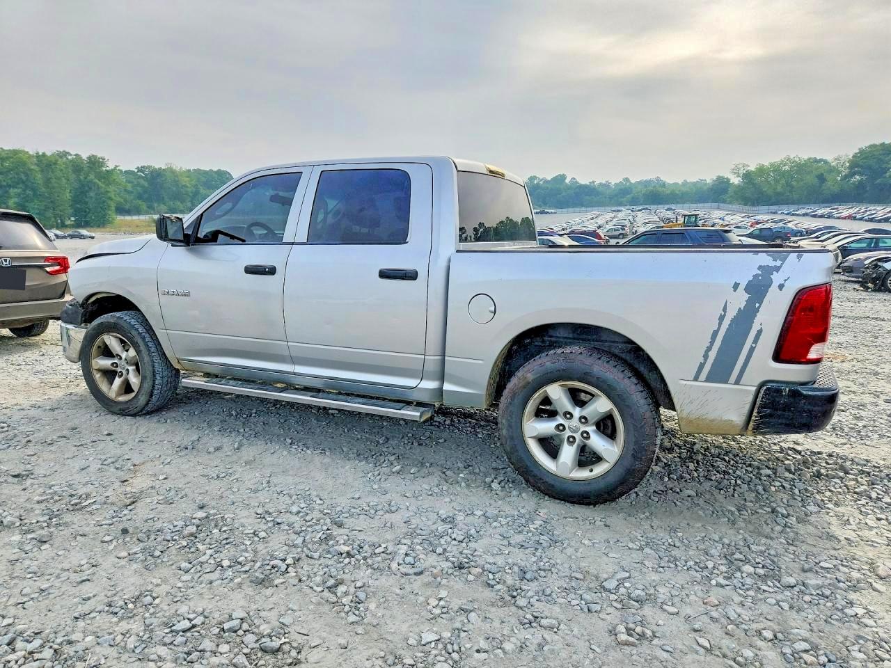 2009 Dodge Ram 1500 VIN 1D3HB13P79S809905 photo 2