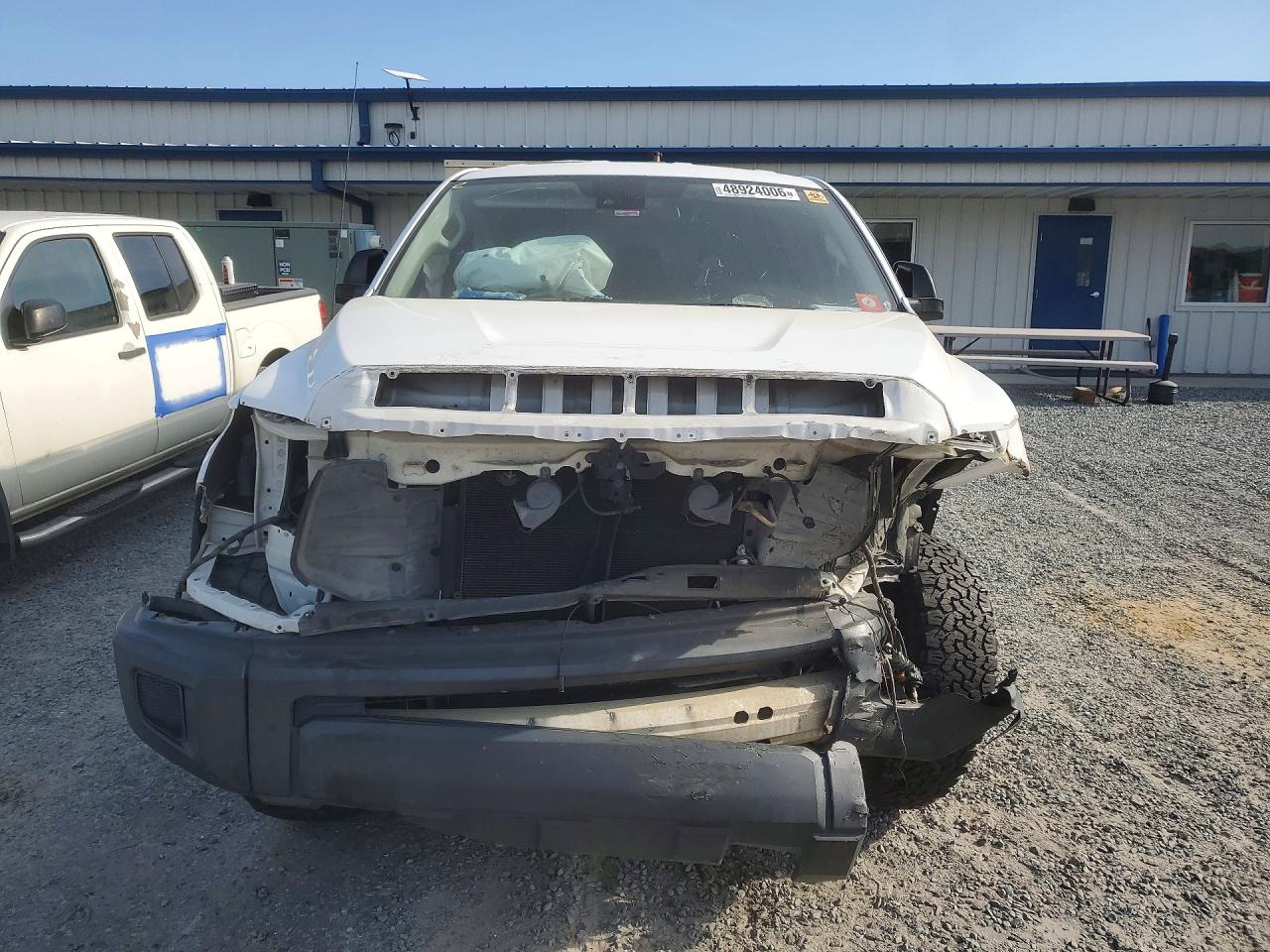 2018 Toyota Tundra VIN 5TFRM5F19JX126262 photo 5