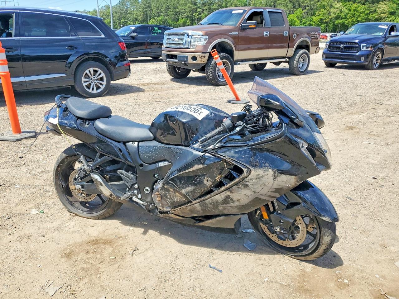 2025 Suzuki Gsx1300 VIN JS1EJ11B5S7100866 photo 1