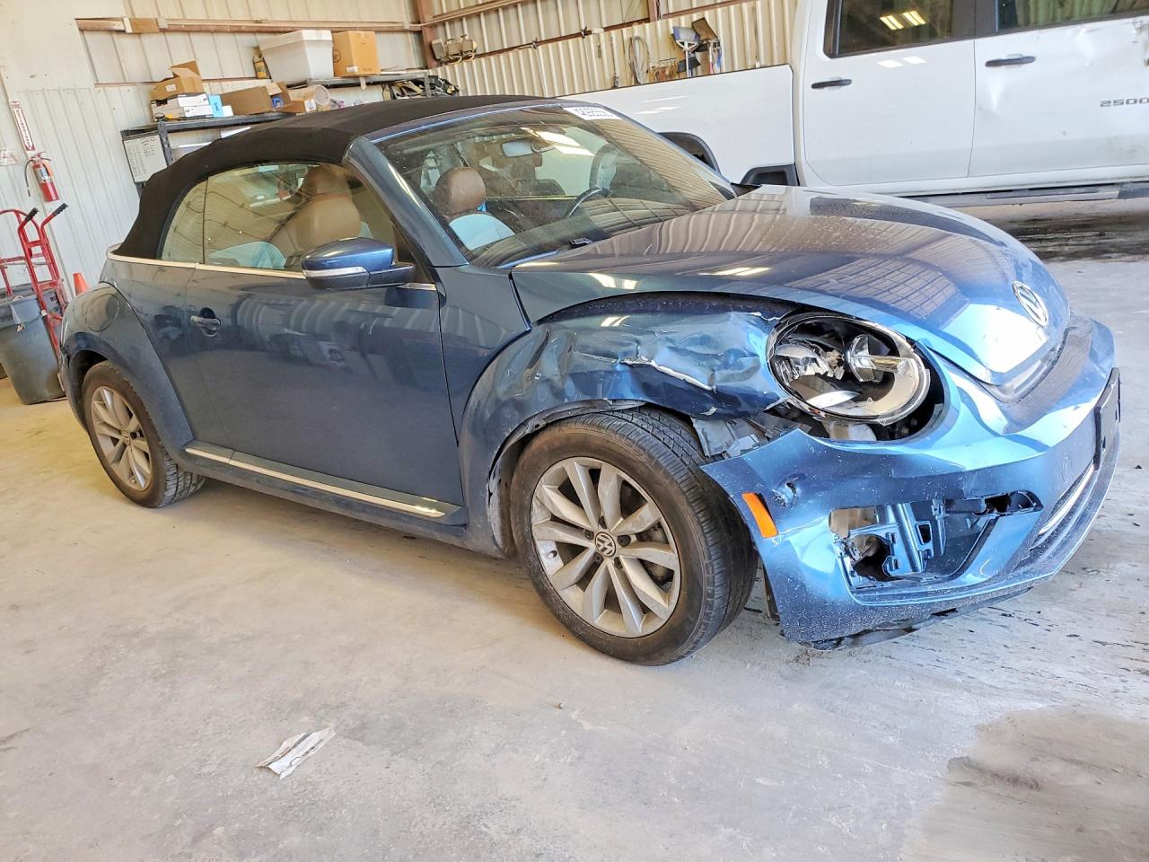 2017 Volkswagen Beetle VIN 3VW517AT7HM813992 photo 4
