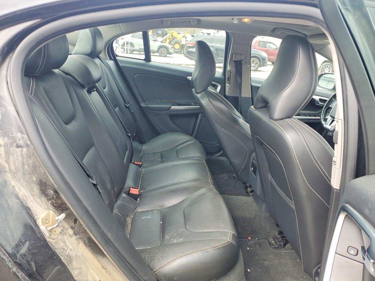 2018 Volvo S60 VIN YV140MTL2J2451039 photo 10