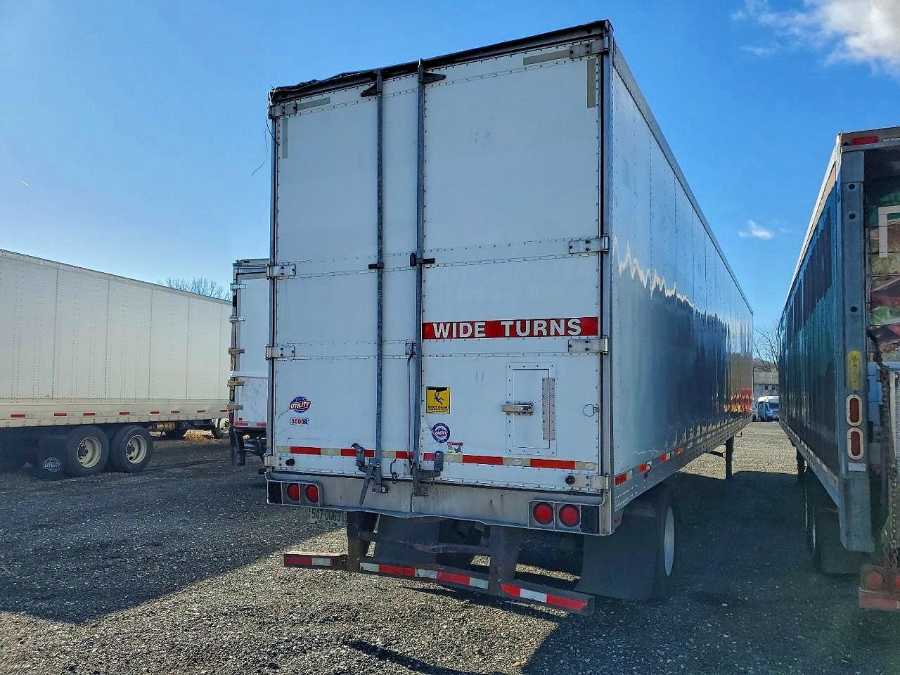2017 UTILITY Trailer VIN 1UYVS2535HU854227 photo 4