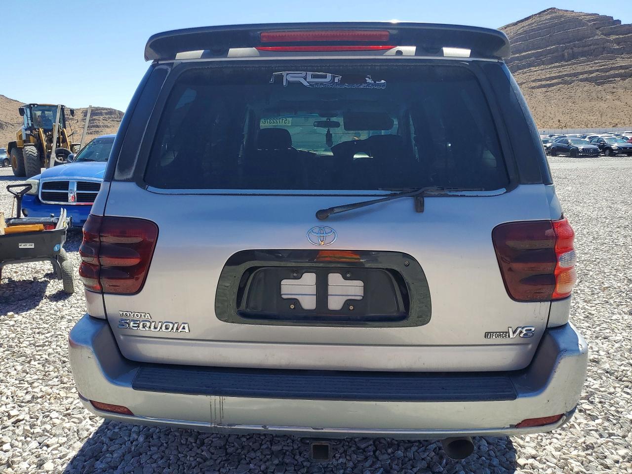 2002 TOYOTA Sequoia VIN 5TDZT34AX2S125834 photo 6