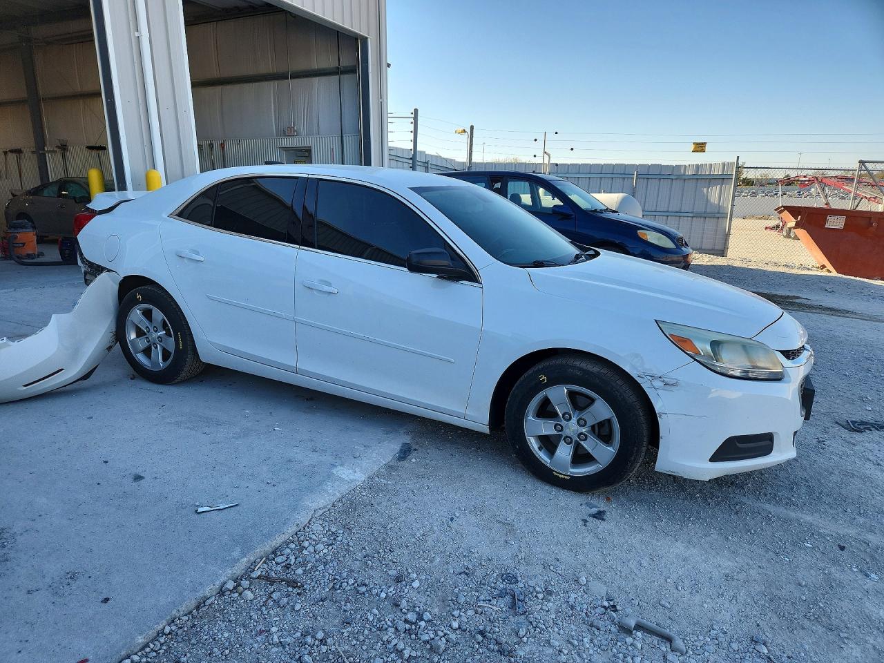 2015 Chevrolet Malibu VIN 1G11B5SL6FF104686 photo 4