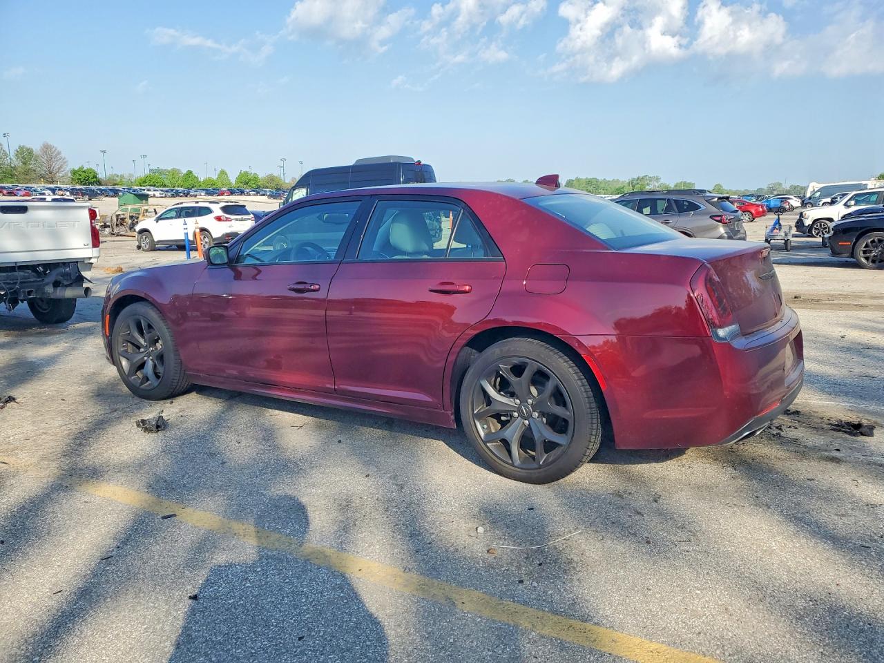 2022 Chrysler 300 VIN 2C3CCADG8NH249266 photo 2