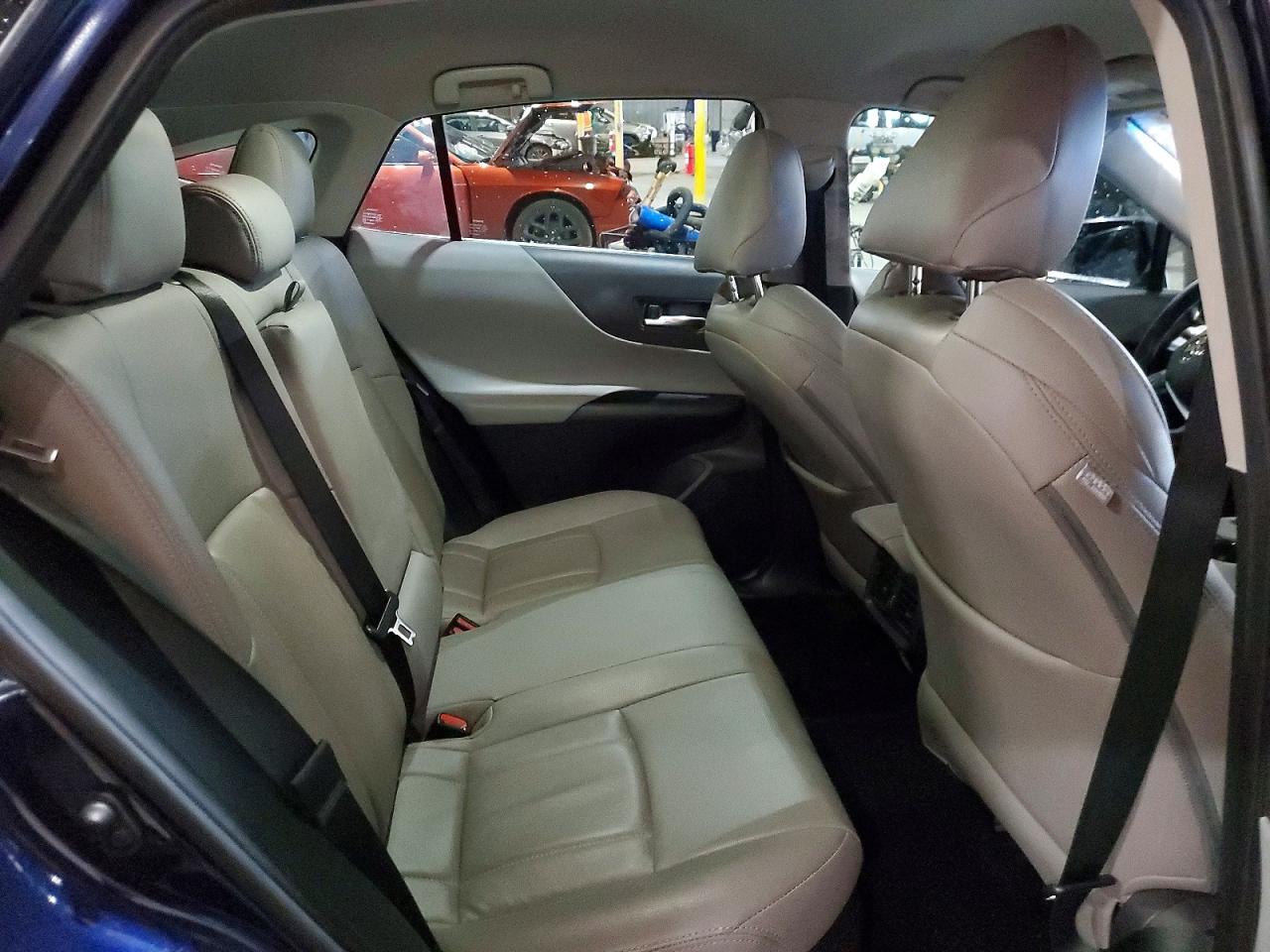 2022 Toyota Venza VIN JTEAAAAH5NJ095938 photo 11
