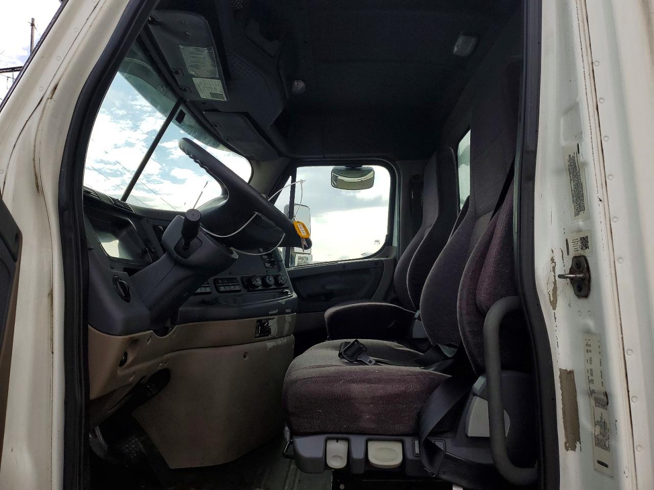 2018 FREIGHTLINER All other VIN 1FUJGEDRXJLJR9654 photo 5