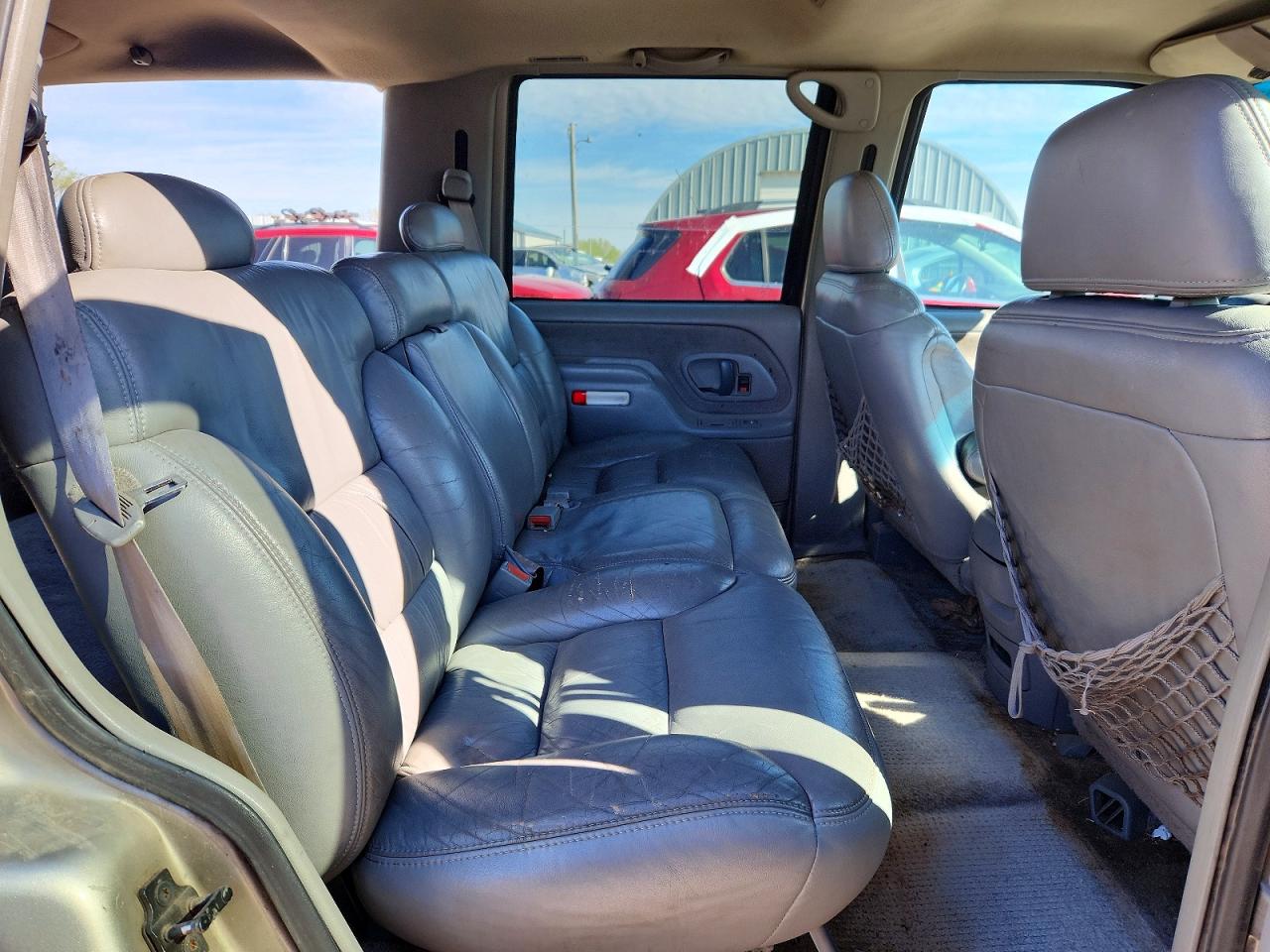 1999 Chevrolet Tahoe VIN 1GNEK13R4XR102284 photo 10