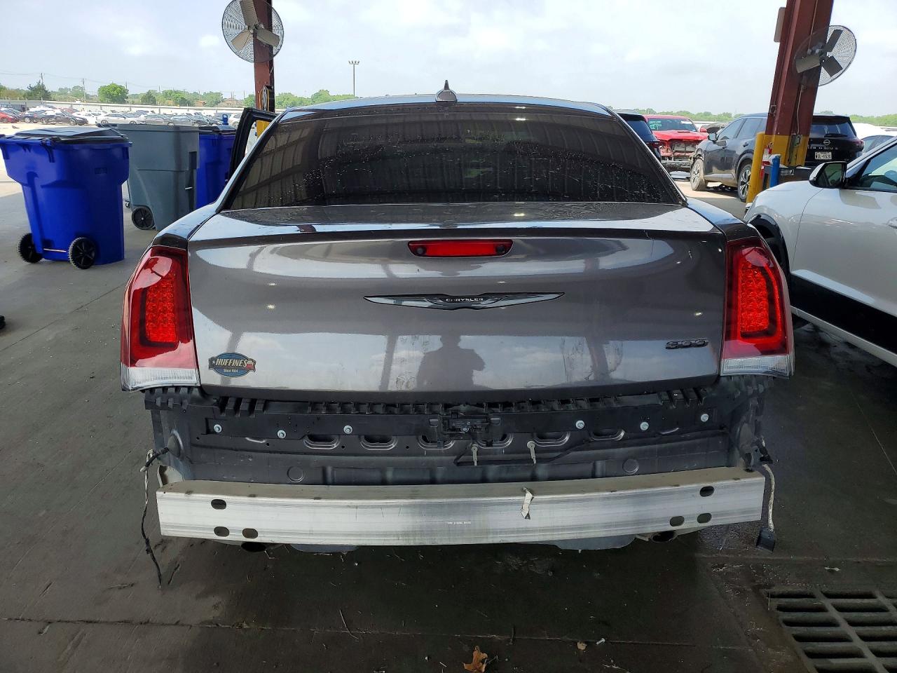 2022 Chrysler 300 VIN 2C3CCADG1NH111892 photo 6