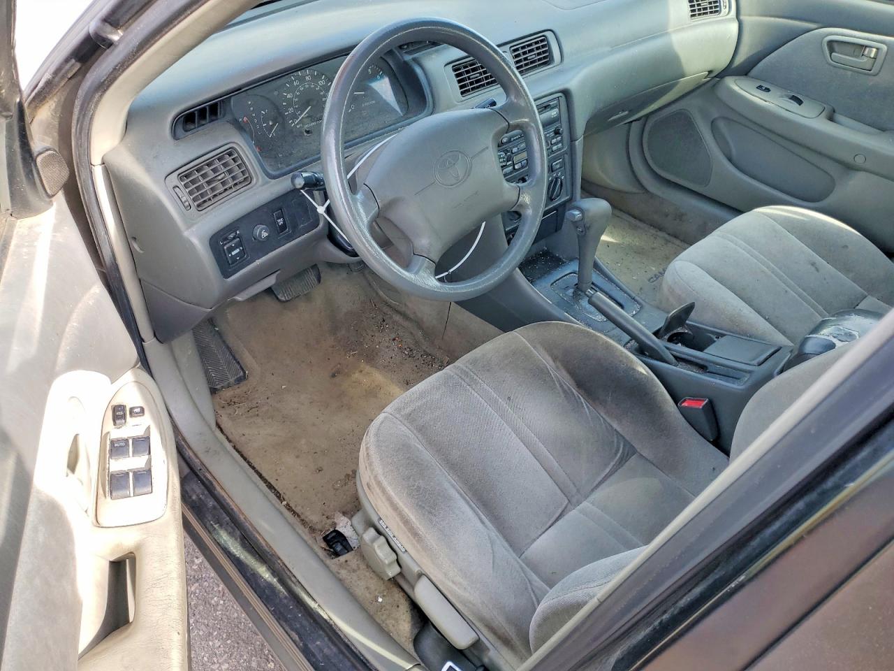 1998 Toyota Camry VIN 4T1BF28K8WU061893 photo 8