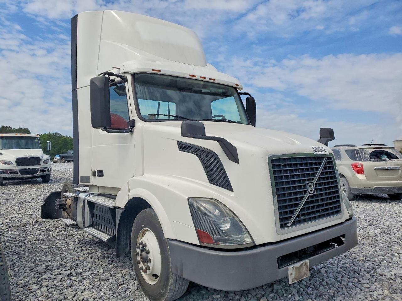 2017 Volvo Vn VIN 4V4N39TG3HN988064 photo 1