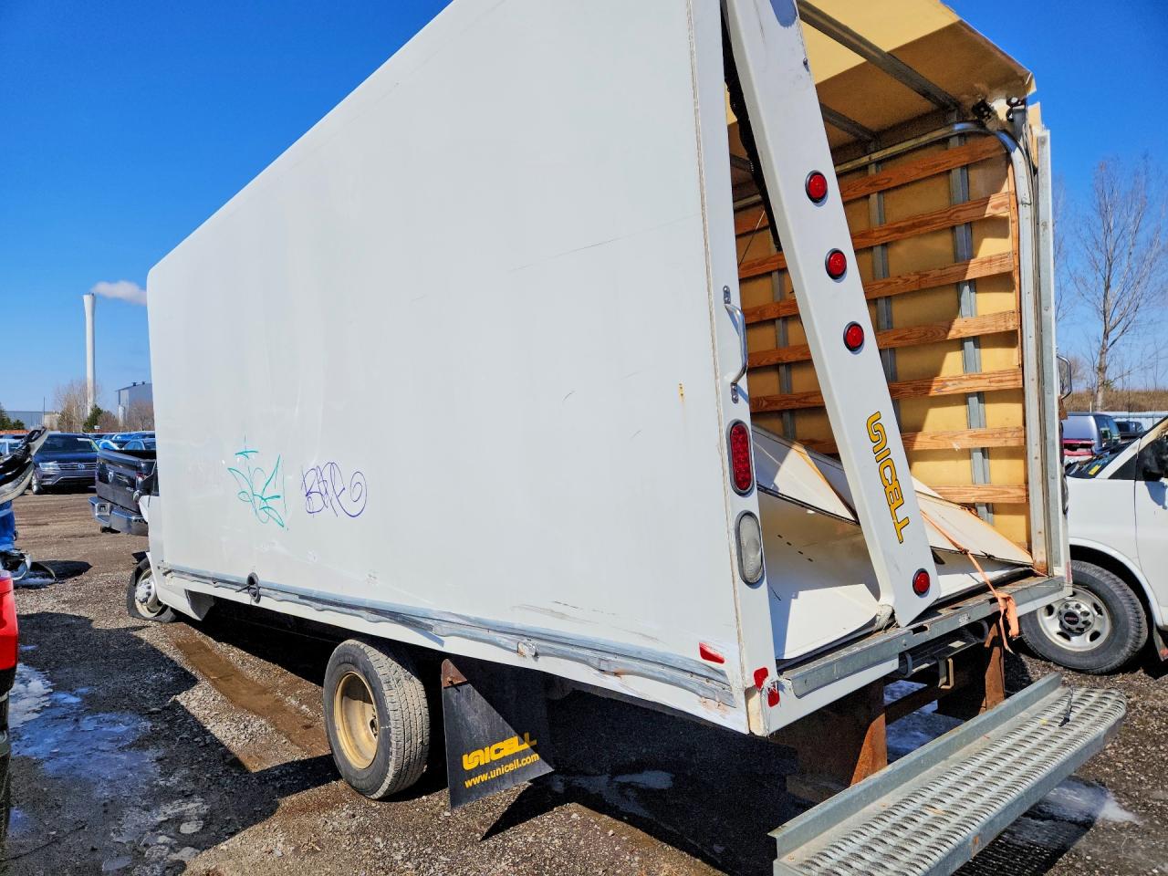 2017 CHEV Express VIN 1HA3GTCG9HN009583 photo 2