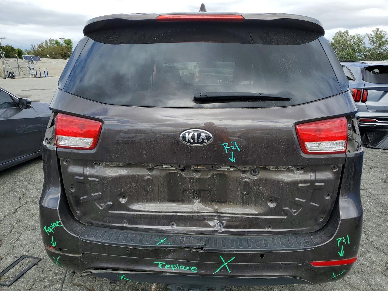 2016 Kia SEDONA VIN KNDMB5C10G6182478 photo 6